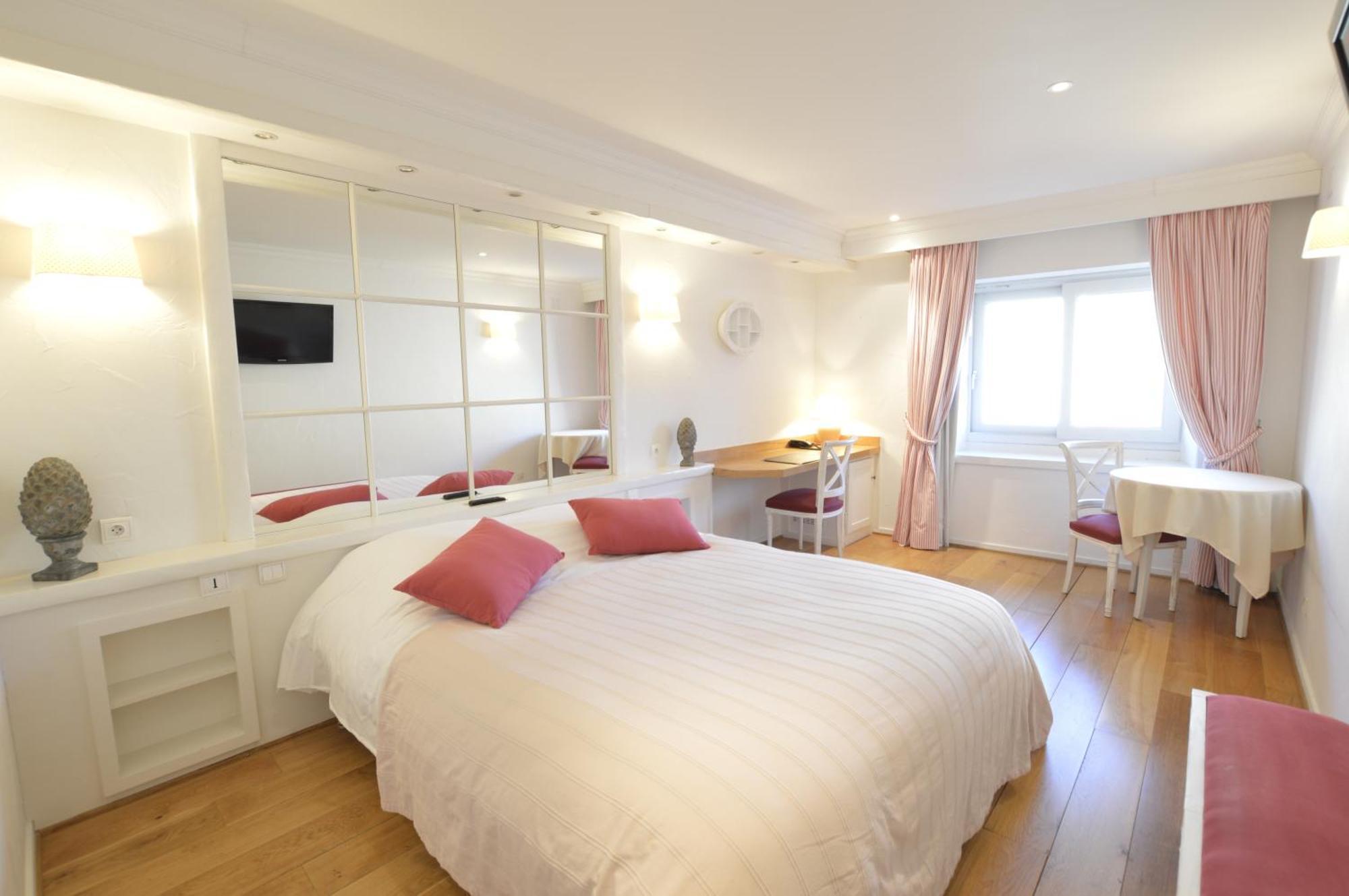 Le Soleil D'Or Hotel Жоанвил Екстериор снимка