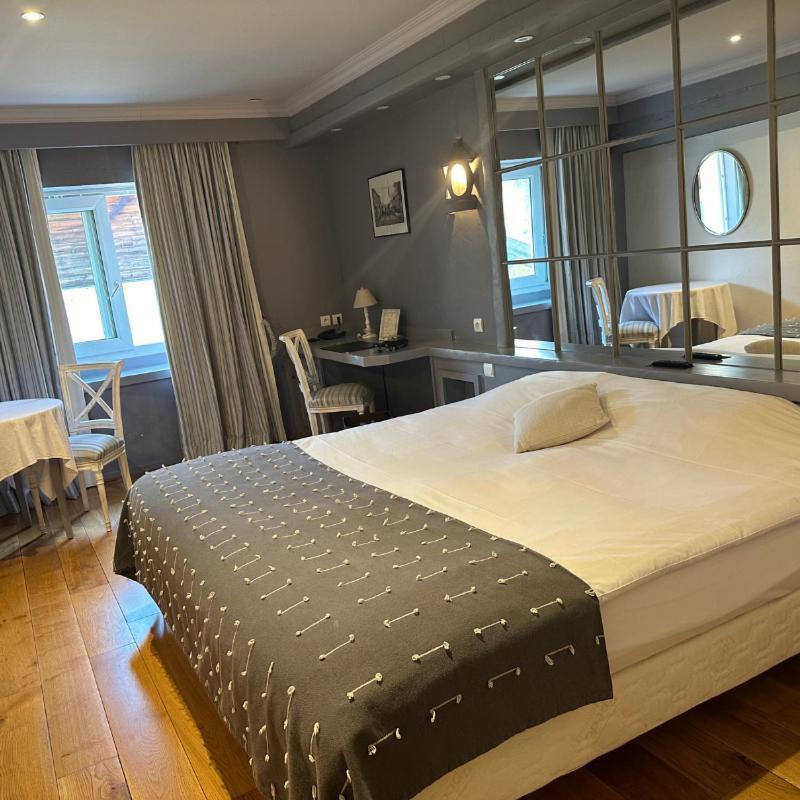 Le Soleil D'Or Hotel Жоанвил Екстериор снимка